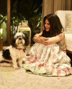 Jasleen Royal Instagram - The most lit time of the year is on its way! 🪔🫶
Prepping up my space with Jaipur Rugs! 

#HandmadeRugs #RugUtsav #KnotSoOrdinary #ConsciousArt #JaipurRugs