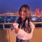Jasleen Royal Instagram - Jaadui imaartein hain Main Bhi hun tu Bhi hai Yahan ✨ @ritzcarlton @visitqatar #DohaDiaries