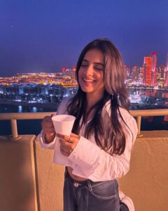 Jasleen Royal Instagram - Jaadui imaartein hain
Main Bhi hun tu Bhi hai Yahan ✨

@ritzcarlton @visitqatar #DohaDiaries