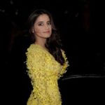 Jasleen Royal Instagram - Glow in the dark!💫 #filmfarenight @filmfare @filmfareme