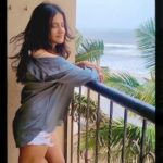 Jasleen Royal Instagram - From sitting at a cafe alone and lost on my birthday 6 years ago with just 1 month’s rent to this day of being able to gift myself a dream home. Its been hell of a journey but oh so worth it! Thankyou everyone for believing in the girl with just a backpack and guitar. I promise to always give you guys a piece of my soul in every song.♥️ To dreams, hustle and growth🥂 #BirthdayPost