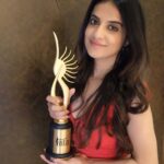 Jasleen Royal Instagram - Hello @iifa #Ranjha - A tune in my mind, to a song loved by so many. Never did I imagine it will also be the song that will land me my first iifa that too shared with @arrahman sir! I am going to hold on to it for a while! Congratulations to all the winners and the entire team of Shershaah! Thank you @azeemdayani and @sidmalhotra for believing in the song more than I did. Thank you @karanjohar for the opportunity ❤