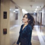 Jasleen Royal Instagram - Welcome to the Hotel California 🎵 Hmu @jasnain_makeupartist 📸 @manjotroyal #JRLive #IndiaTour