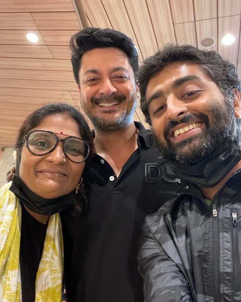 Jisshu Sengupta Instagram - Love you bhai @arijitsingh ❤️❤️❤️ What a surprise… Mumbai International Airport