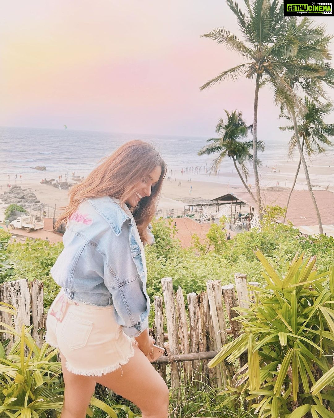 Jiya Shankar Instagram - Forever the girl who will chase sunsets 🤍