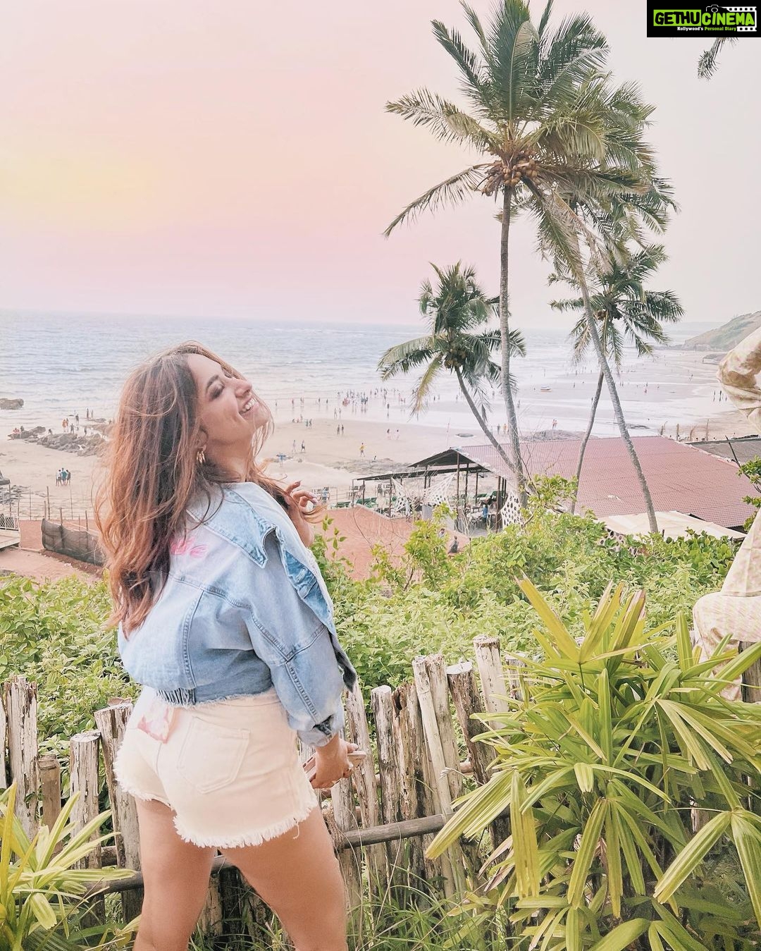 Jiya Shankar Instagram - Forever the girl who will chase sunsets 🤍