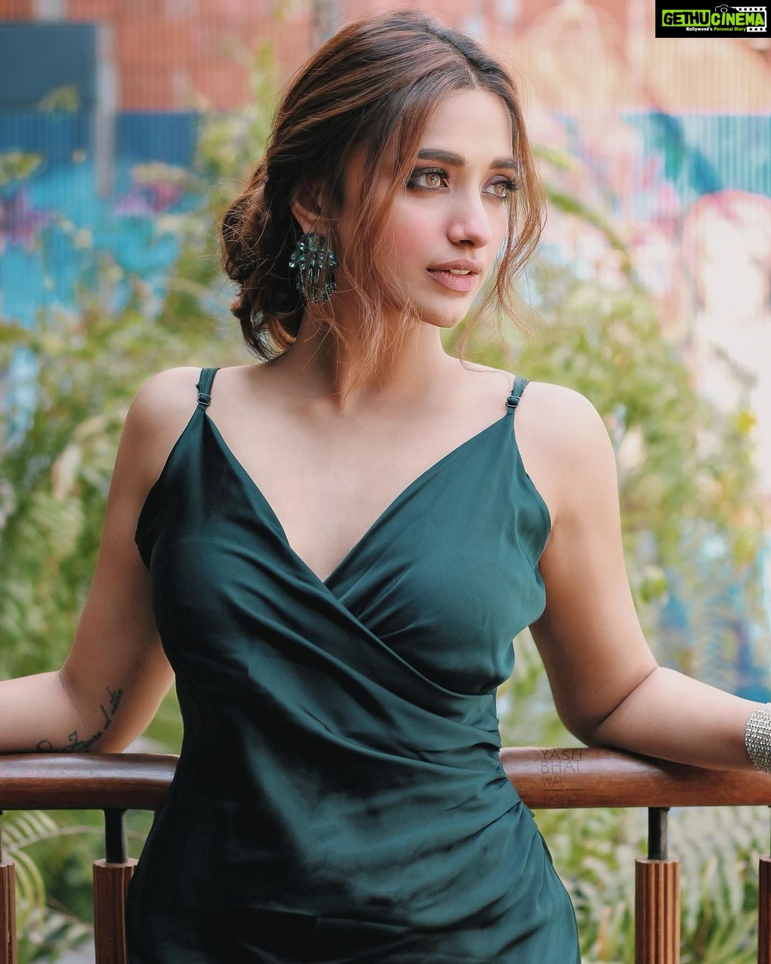 Jiya Shankar - 91.1K Likes - Most Liked Instagram Photos