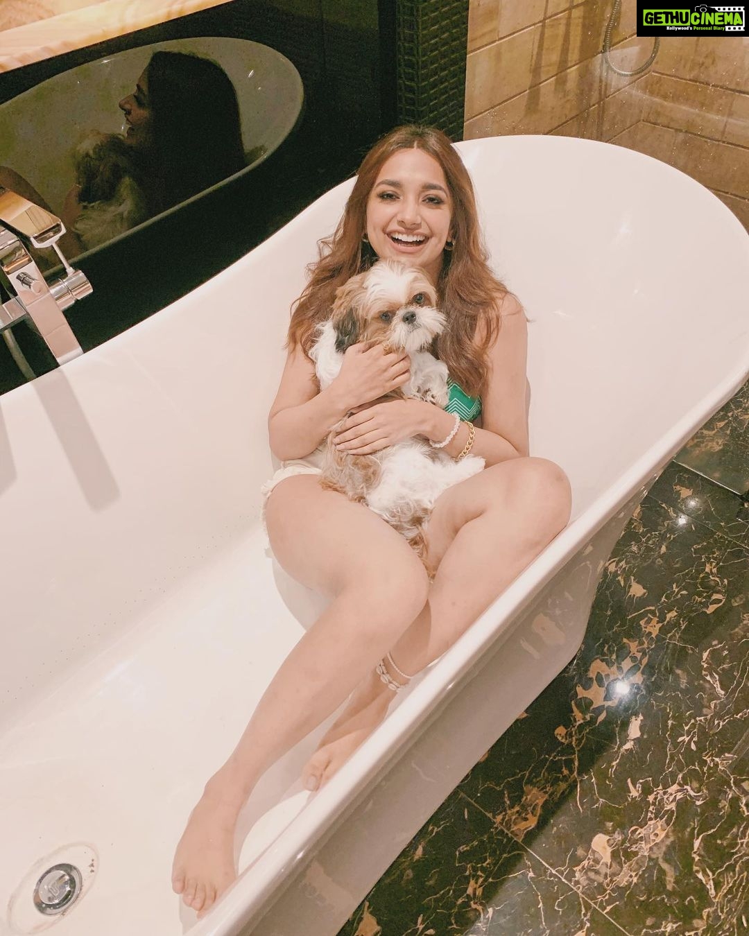 Jiya Shankar Instagram - Bathtub + Bae ❤️ Ps- @krissannb I miss kiki so much 🥺❤️