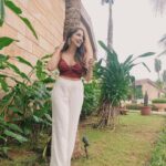 Jiya Shankar Instagram - Laughing at my crushes stupid jokes like 🤷🏻‍♀️