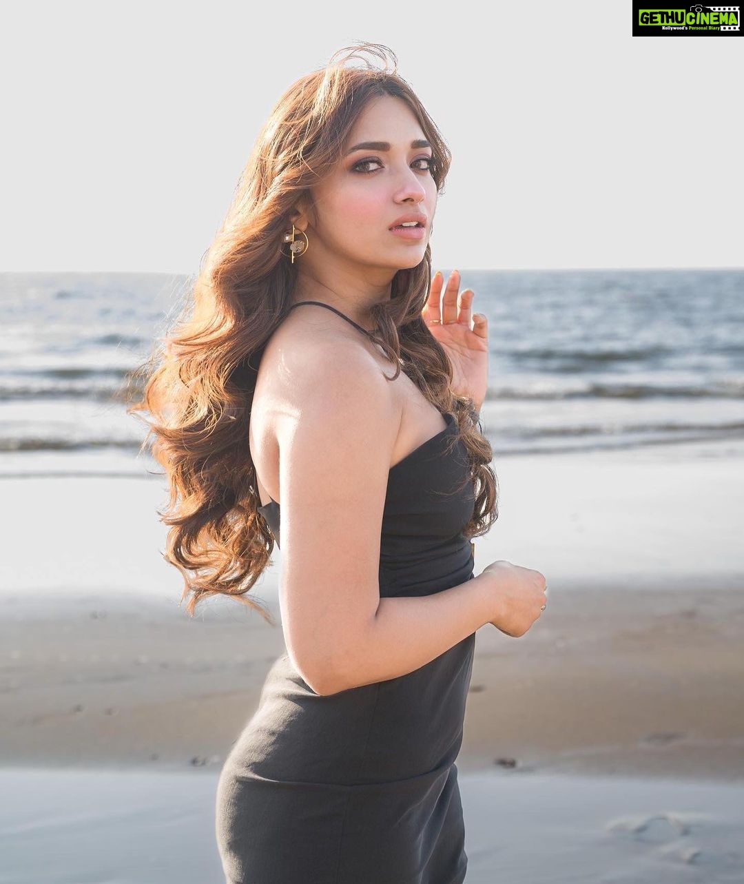 Jiya Shankar - 144.8K Likes - Most Liked Instagram Photos
