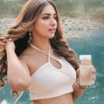 Jiya Shankar Instagram - A perfect fragrance to spritz on any day and give you that warm summer feels. Totally in love with this @dolcegabbana Light blue fragrance. It’s citrusy scent refreshes me through the day ! Pick yours at parcos.com #DGBeauty #DGLightBlue