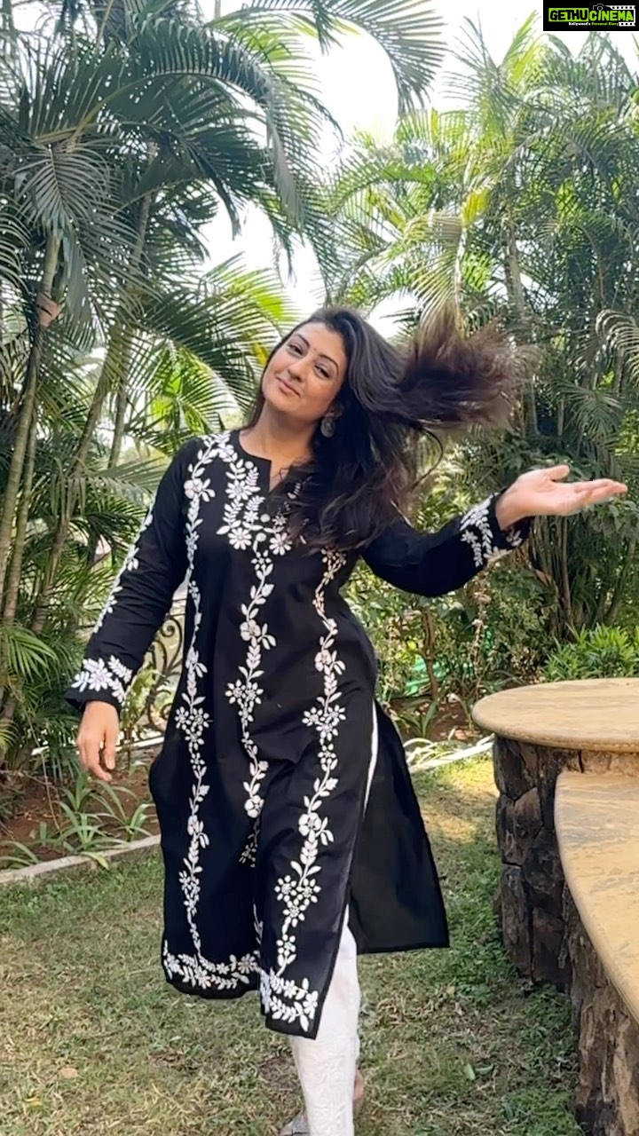 Juhi Parmar Instagram - Let 2023 be the year when you make yourself your top priority! #selflove #selfcare #happy #2023 #newyear ##newyear2023 #reel #reels #reelsinstagram #reelsvideo #reelkarofeelkaro ๐: @houseofchikankari.in