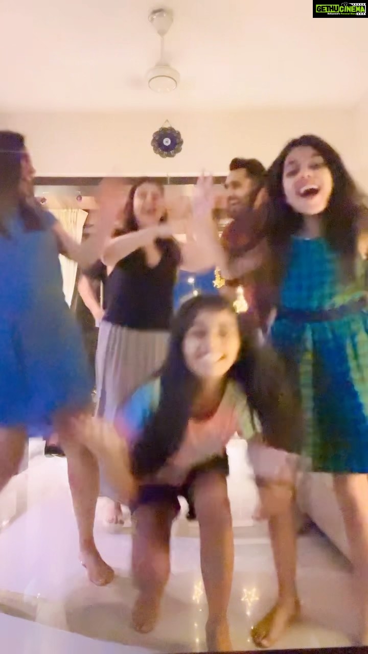 Juhi Parmar Instagram - Ending the year with more dance, more memories, more togetherness as we countdown to 2023! #5daystogo #countdownbegins #countdown #happymemories #happytimes #reels #reel #reelsinstagram