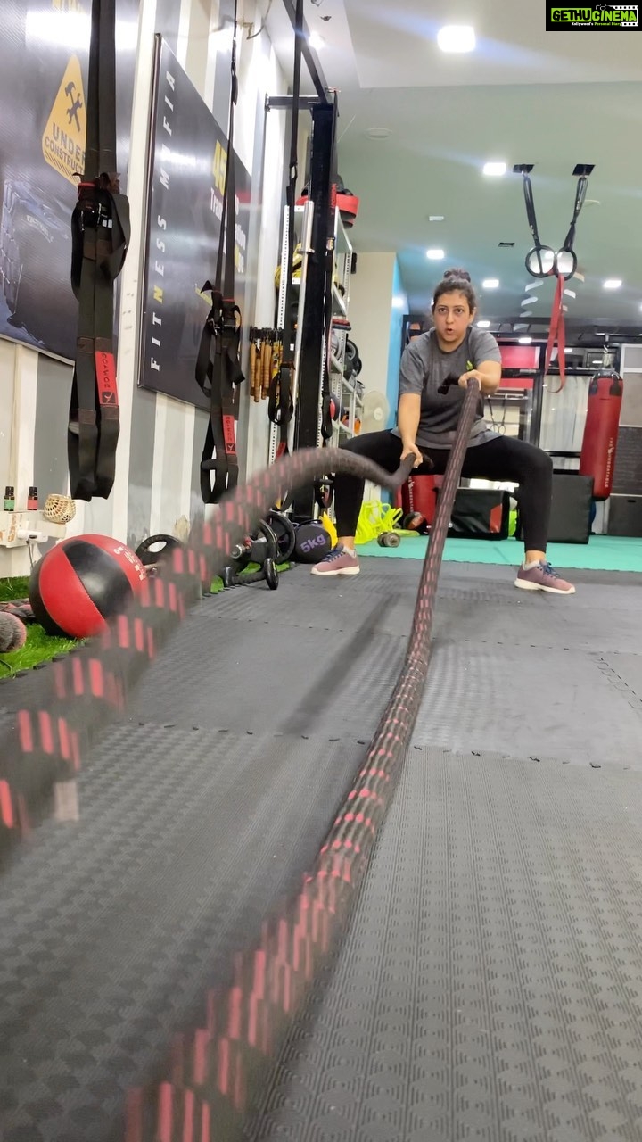 Juhi Parmar Instagram - Monday morning begins with being back to one’s routine! Remember not to give up because this journey is a fulfilling one.... #FitnessWithJuhi #fitnessmotivation #fitness #workout #reels #reel #reelsinstagram #reelkarofeelkaro