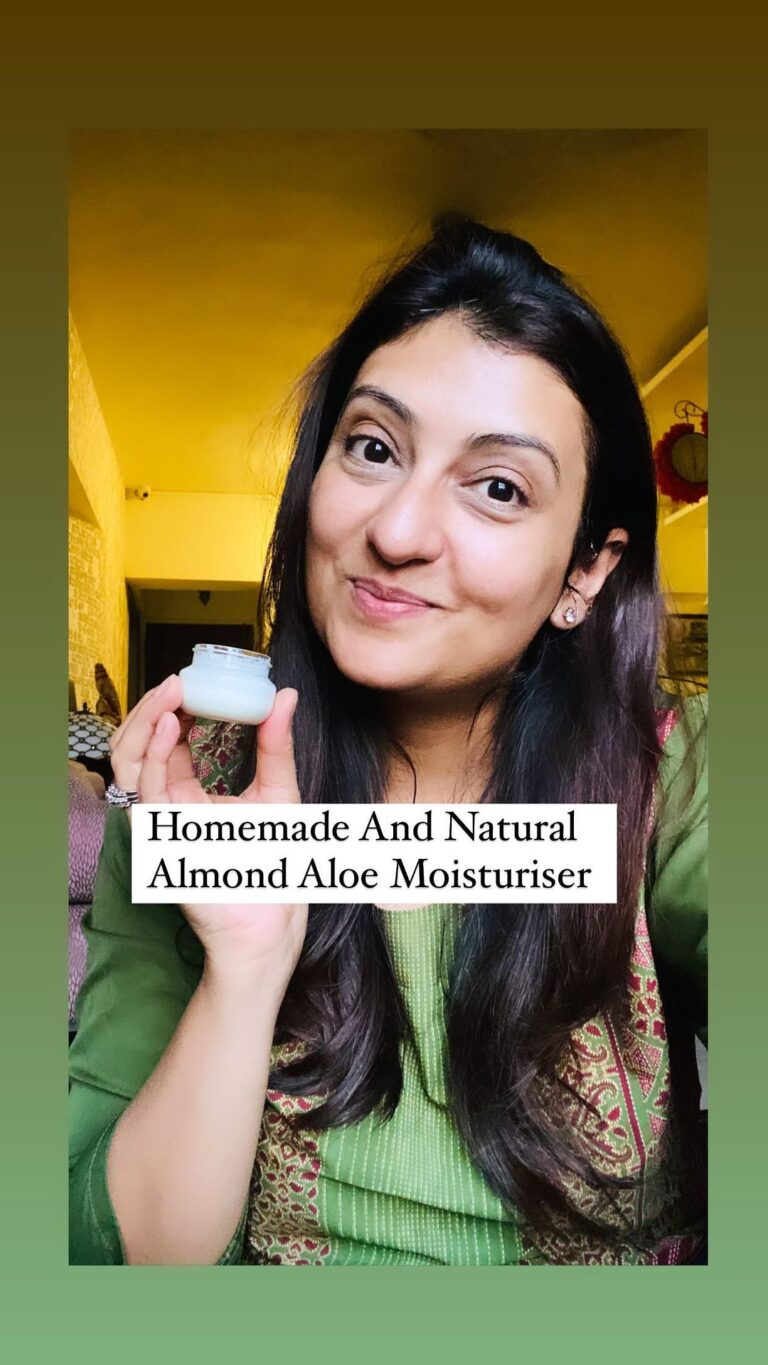 Juhi Parmar Instagram - Sunday Pampering is back and with the weather changes globally, our skin too starts feeling different, especially dry. So this Sunday here I am with a moisturiser again completely organic, homemade and right from our kitchen. The many benefits are listed below…. Deeply moisturising 😀 Soothes skin🤗 Treats dry skin🌸 Evens skin tone ✨ And most importantly it is natural and chemical free 🤩 Happy Sunday! Happy Pampering 🦋 #organicsecretswithjuhi #natural #naturalskincare #naturalbeauty #naturelovers #homecare #gharelunuskhe #sundaypamperingwithjuhi #skincare #skincaretips #skincareroutine #reels #reel #reelsinstagram #reelsvideo #reelkarofeelkaro