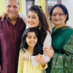 Juhi Parmar Instagram - The true light of life is the love and togetherness of your family and loved ones. This deepavali we wish you a lifetime of light and love and happiness.. Happy Diwali from the Parmars 🪔💖✨ #happydiwali #happydeepavali #light #happy #love #family 👗: @amaya_chikan