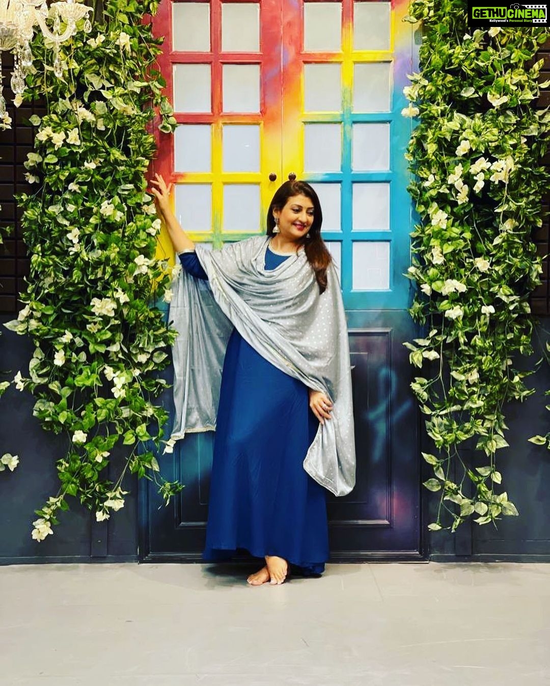 Juhi Parmar Instagram - The cold winter air, the fire that burns all negativity, the kites that have wings of dreams and mouths full of sweet savouries! Happy Festive Weekend and enjoy the chills and sweets…. #happymakarsankranti #makarsankranti #positivequotes #positivevibes #positivity