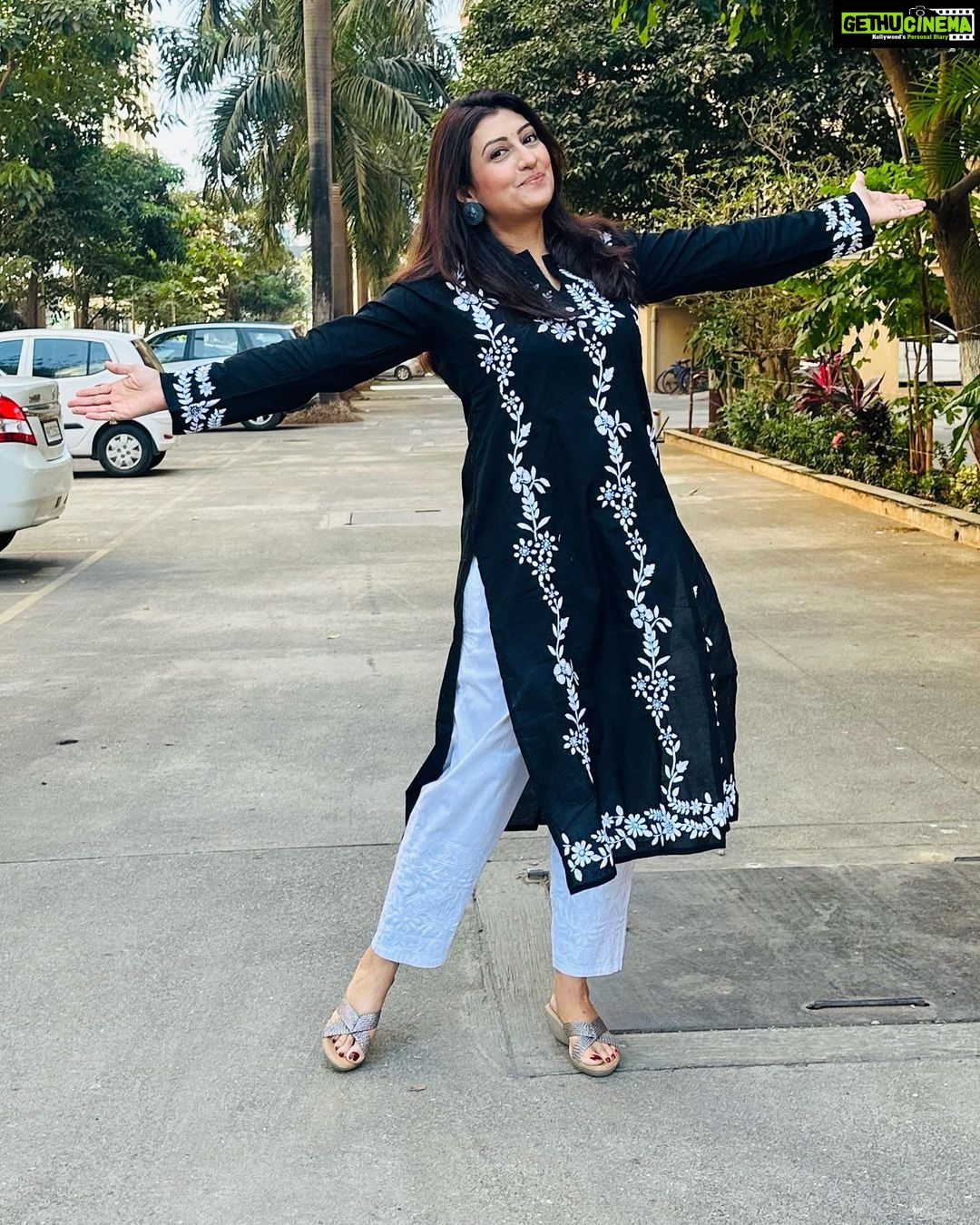 Juhi Parmar Instagram - Breathe and enjoy today the most, yesterday may have been tough, tomorrow maybe unknown but the true beauty is making the best of what you have today! #grateful #blessed #todayisenough #happy #lookingforward #smile 👗: @houseofchikankari.in
