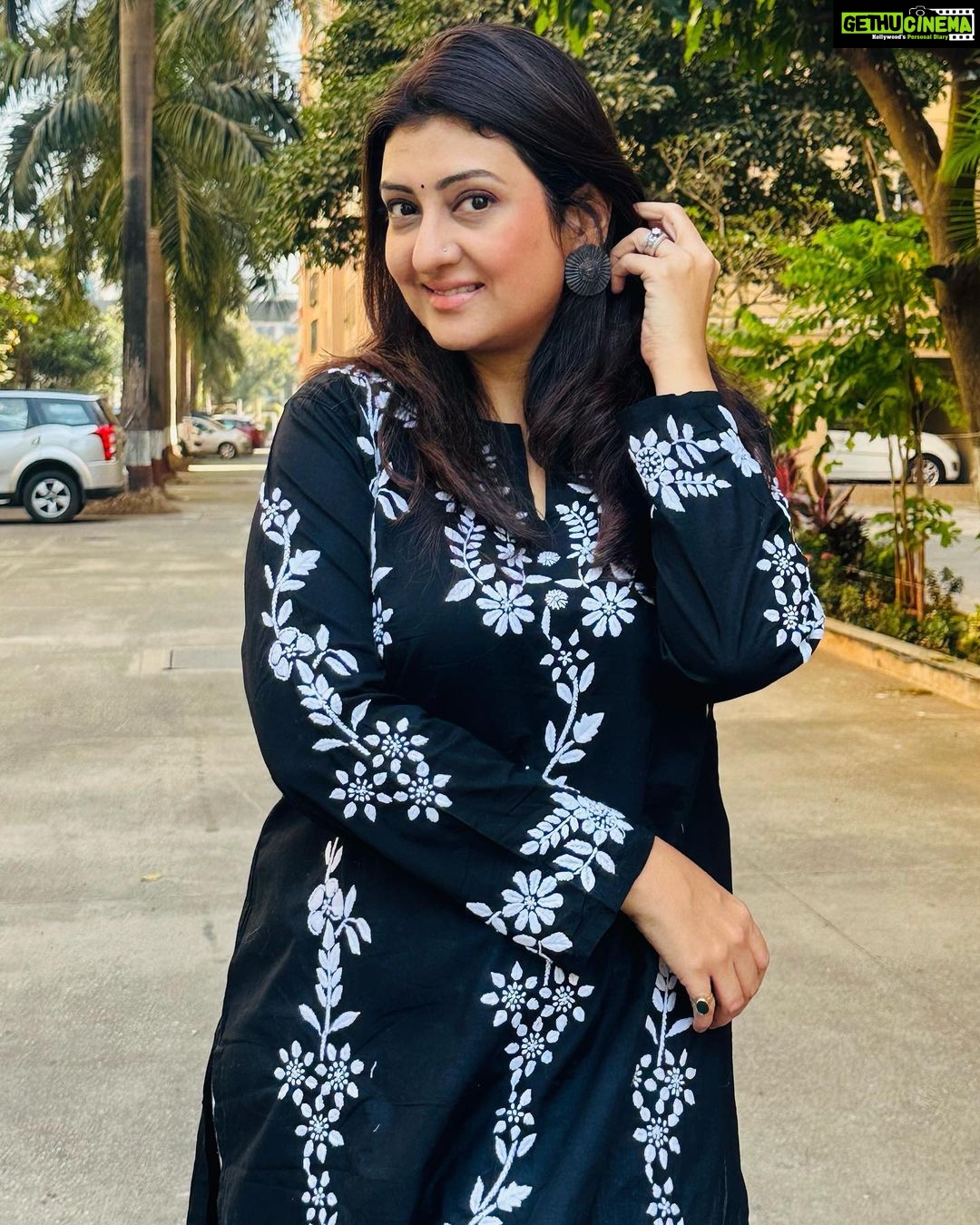 Juhi Parmar Instagram - Breathe and enjoy today the most, yesterday may have been tough, tomorrow maybe unknown but the true beauty is making the best of what you have today! #grateful #blessed #todayisenough #happy #lookingforward #smile 👗: @houseofchikankari.in