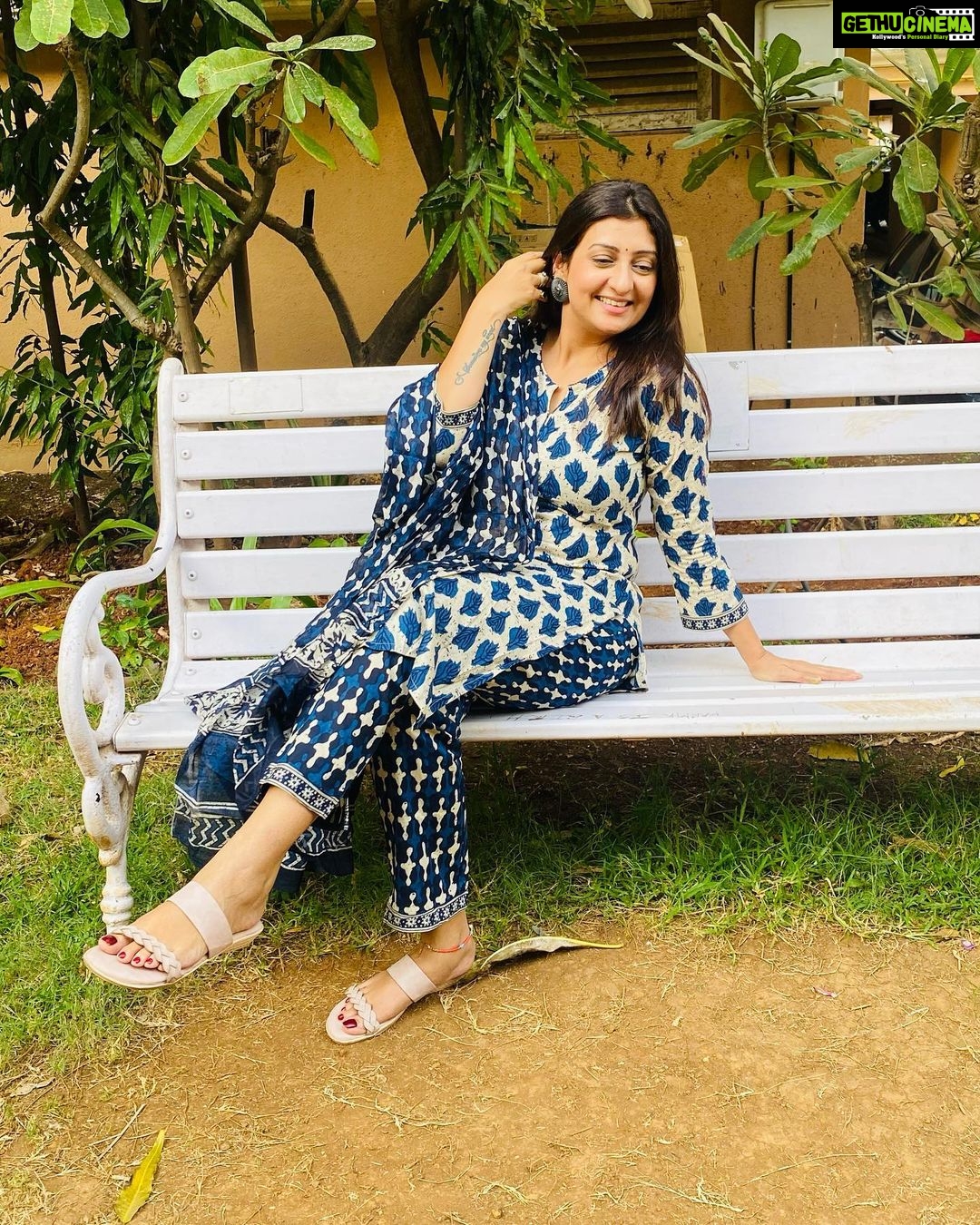 Juhi Parmar Instagram - Ending the year on a note of gratitude and thankfulness for the sun and it’s warmth, it’s positivity, it’s promise of life, that nothing shall ever remain constant and that’s the beauty of it all! #grateful #blessed #sunlit #happy #yearend #lookingforward 👗: @ahika.kurtis