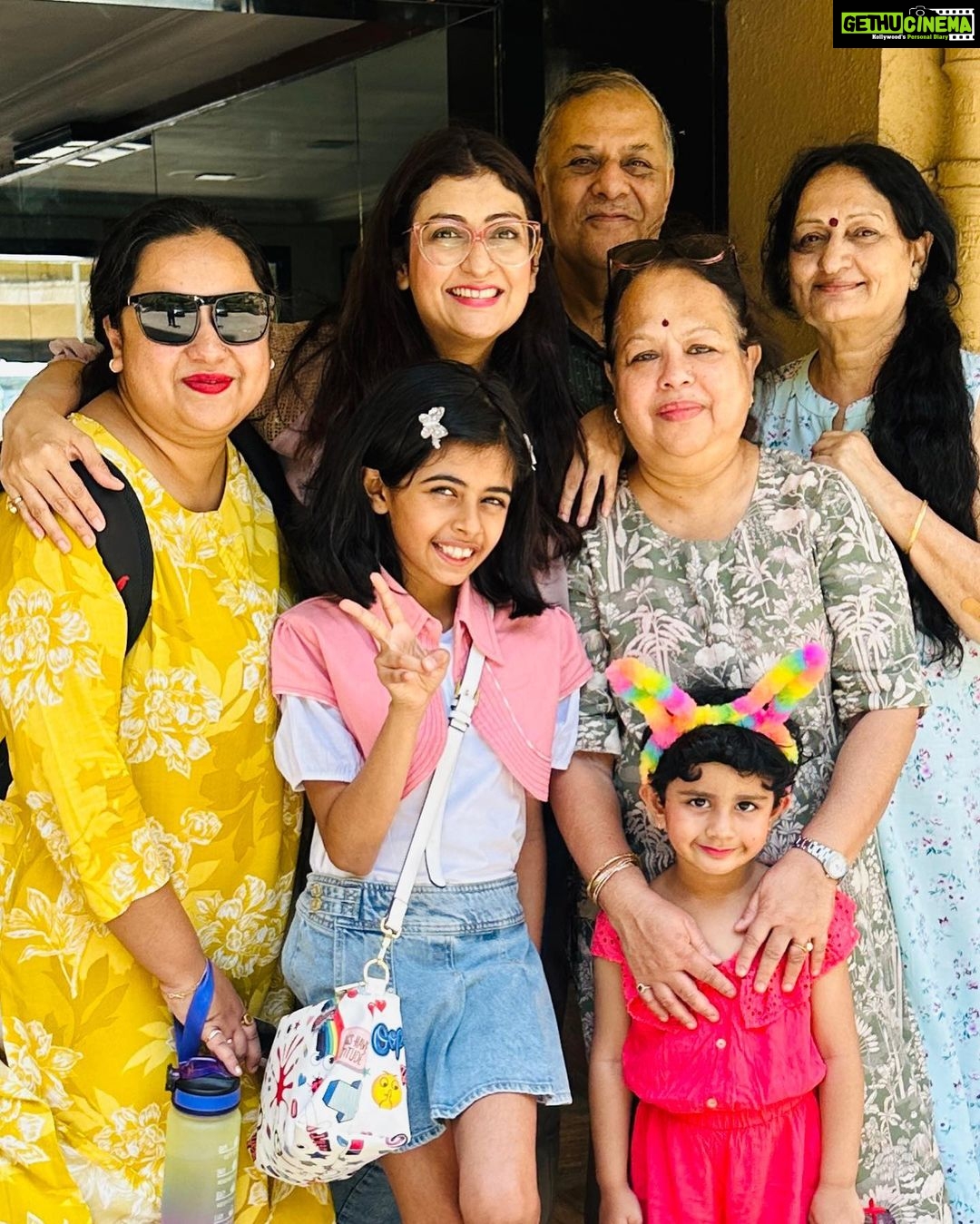 Juhi Parmar Instagram - When family is in town, you turn into a guide as well as a tourist in your city! From restaurants to holy places to the beach.. everything covered in one day. These memories are truly special as we spend quality time together, catch up on childhood memories and conversations which can go on and on forever.... #familytime #family #familylove #love #familia #together