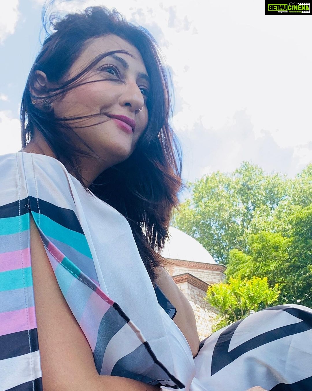 Juhi Parmar Instagram - The wind, the fresh air, the energies all have their own music, just hold still and listen to the beats…. #naturelovers #naturelover #wind #happy #blessed