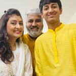 Juhi Parmar Instagram – The true light of life is the love and togetherness of your family and loved ones. This deepavali we wish you a lifetime of light and love and happiness.. 
Happy Diwali from the Parmars 🪔💖✨

#happydiwali #happydeepavali #light #happy #love #family
👗: @amaya_chikan