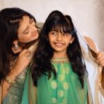 Juhi Parmar Instagram - तेरी ख़ुशियों की ख़ातिर मैं सारे जग से लड़ जावॉं !!! Truly the lyrics are the song of my heart!!! @samairratales #love #motherlove #reels #reelsinstagram #reelsvideo #reelitfeelit 👗: @sabaayabymeher #motherhood #motherdaughter #festivetime #diwalionreels