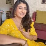 Juhi Parmar Instagram - Its the time of the year when all the dandiyas are out, the women are dressed in the most beautiful colors and the flavor has to be Gujrati....Navrati hai toh banta hai! #Navratri #NavratiOnReels #FeelKaroReelKaro #feelitreelit