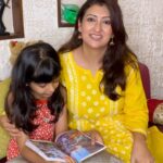 Juhi Parmar Instagram - Ab zamaana puraane riwaazon par nahi, aaj ke waqt ke saath aage badh raha hai. Aur iss baat ki misaal hai Aparajita, jo apni betiyon ko independent aur self-reliant bana rahi hai. Toh miliye usse, #MainHoonAparajita mein, 27th September se, Mon-Sat, shaam 7:30 baje, sirf @zeetv #singlemother #mother #motherlove #strength #strongmother #woman #womanpower