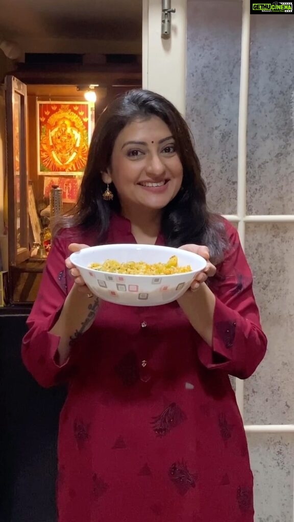 Juhi Parmar Instagram - A beautiful festive time is coming up and with it so many changes come. Some of us don’t eat onion garlic, others don’t eat non veg and some fast for all 9 days. And in the fasts and even without them, one delicious recipe for Navratri time is sabudana ki khichdi. So today I’m showing you a quick, simple and delicious recipe for Sabudana Ki Khichdi. Try it out and let me know how it turns out in the comments below…. Recipe- 1 cup soaked sabudana Red 🌶 powder to taste Salt to taste Roasted peanuts (coarse powder) Mix all of the above Heat 2-3 tbsp ghee Add Boiled potatoes Green chillies Add sabudana Add powdered sugar Add Lime juice Coriander powder And its ready! #navratrionreels #navratrirecipe #sabudanakhichdi #khichdirecipe #feelkaroreelkaro #feelitreelit #cookingwithjuhi