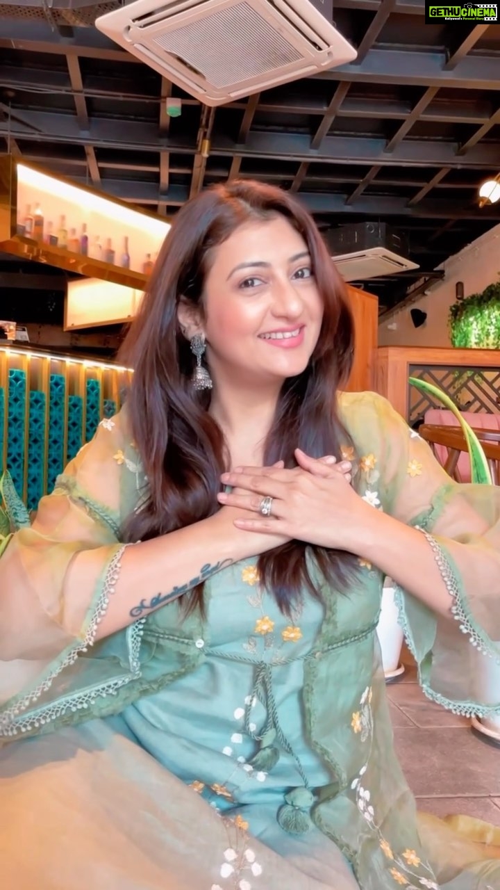 Juhi Parmar Instagram - When eyes do all the talking 🥰 #express #expressyourself #smile #love #reels #reel #reelsinstagram #reelsvideo #reelitfeelit