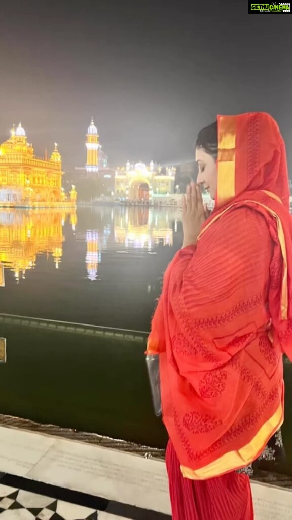 Juhi Parmar Instagram - A small glimpse of my visit to The Golden Temple! #Peace #GoldenTemple #Amritsar # PunjabTravelDiaries #Punjab