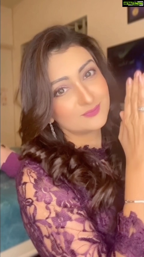 Juhi Parmar Instagram - A little bit of dressing up is always fun, just wish it was this quick every time!! #transitionreels #trendingreels #trendingsongs #reels #reelsinstagram #reelsvideo #reelitfeelit