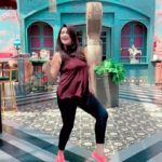 Juhi Parmar Instagram - Chaliya 💃🏼 #WeekendDance #bollywood #bollywooddance #reels #reel #reelsinstagram #reelsvideo #reelitfeelit Location : @bohobarandkitchen