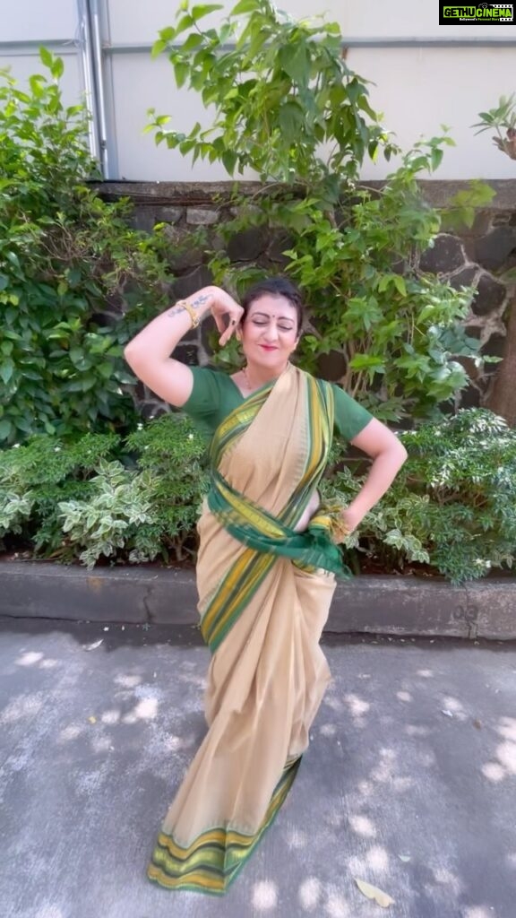 Juhi Parmar Instagram - I love festivals, I love celebrations, I love our traditions and I love that our country is united when it comes to our celebrations! Wishing all of you a very very Happy Onam! #indian #saree #traditions #dance #reels #reel #reelsinstagram