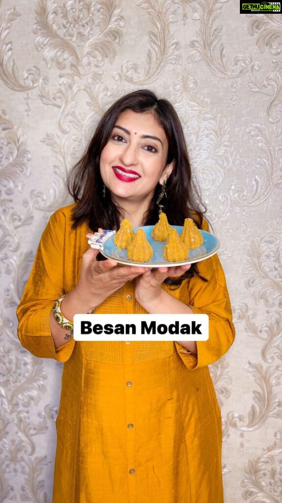 Juhi Parmar Instagram - Ganesh festival is incomplete without modak and so this year I’m going back to the basics and making the simplest modak. Besan is found in most indian households and besan modak and besan ke ladoo are a favourite amongst most of us! Try it out and let me know how it turns out! #modak #modakrecipe #besanmodak #ganpati #ganpatiprasad #modakprasad #ganeshchaturti #ganpationreels #feelitreelit #feelkaroreelkaro