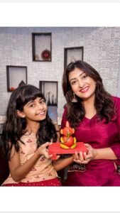 Juhi Parmar Instagram - They say He is everywhere and we know the feeling of welcoming him home every year just can not be expressed in words. But as we wait for his arrival here’s a little creativity we did in creating our little Gannu. #feelkaroreelkaro #feelitreelit #ganpati #ganpatibappamorriya #ganpationreels #ecofriendlyganpati #creativeganpati #ganpationreels #createYourGanpati #ecofriendlyganpati