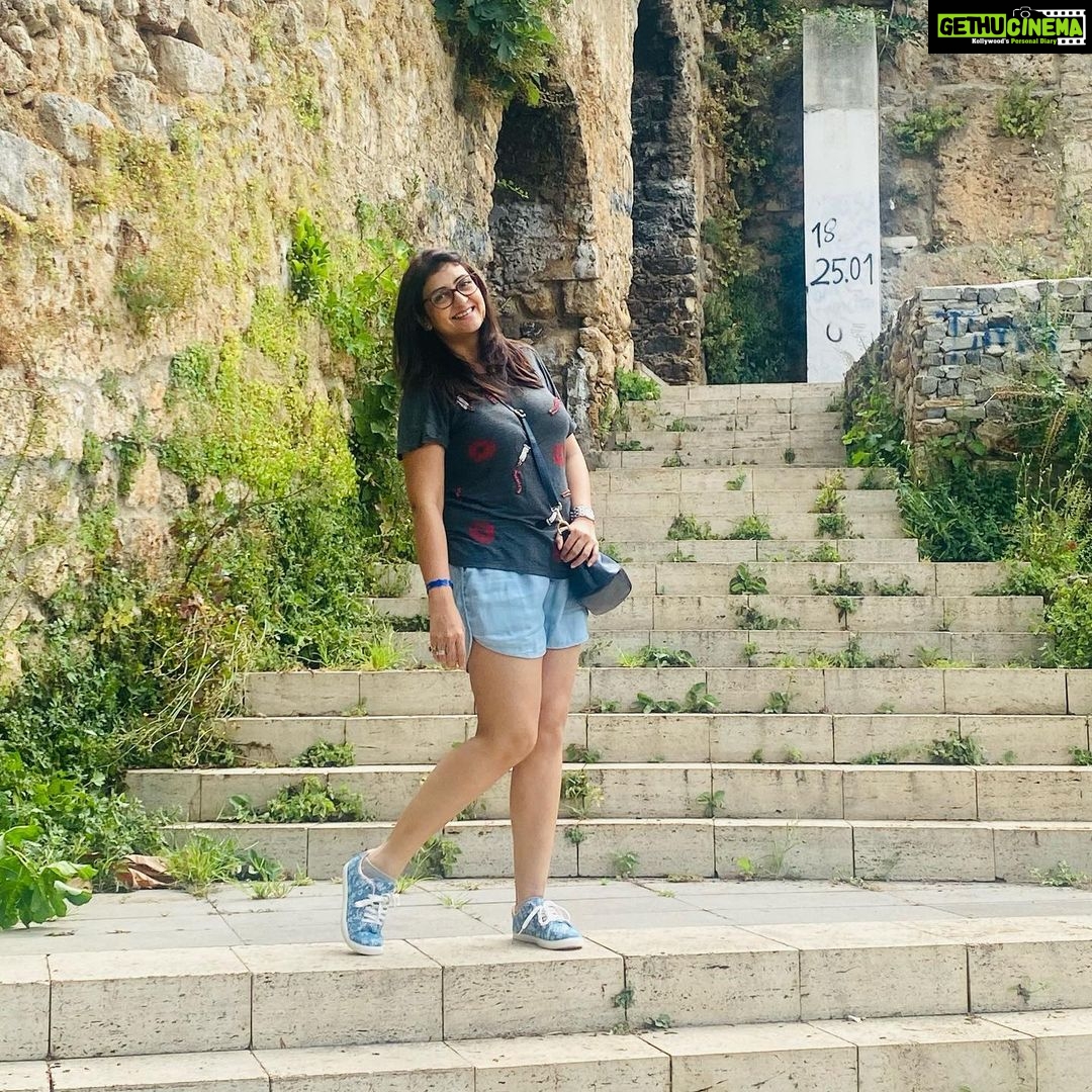 Juhi Parmar Instagram - Sometimes the sunshine is the one you create, the monsoons too are created and the shelter is for you to choose! So remember choose wisely! #sunshine #positivevibes #positivequotes #positivethinking #selflove #selflovejourney