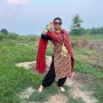 Juhi Parmar Instagram - हम सभी के अंदर अच्छाई और बुराई होती है, सही पक्ष को चुनना हमारे हाथ में है.. बस ज़रूरत है अपनी आँखों पर से उस काले चश्मे को हटाने की ताकि हम वो रास्ता चुन सकें जो सही है.. #happydussehra #chooseright #positivevibes #positivequotes #goodoverevil