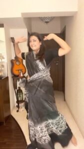 Juhi Parmar Instagram - When a song sticks by, you know it’s never too late to dance away to it! This one def has a beat that has everyone swaying away! #dance #dancereels #trendingreels #trending #trendingsongs #trendingaudio #reels #reel #reelsinstagram #reelitfeelit #reelkarofeelkaro