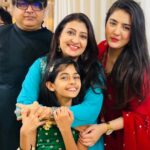 Juhi Parmar Instagram - Festivals are all about memories, sharing our #MemoryBank with you of Eid Celebrations hosted by lovely and adorable Hiba and her extremely loving mother. Thank you for making us a part of the celebrations. Your mom makes outstanding food. Haven’t over eaten like this in a while. Enjoyed every bit of the food and the evening full of laughter. Loads of love to you and your mommy. #friendship #friends #fun #celebration #eidmubarak #eidcelebrations #festival