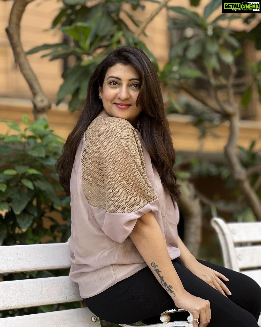 Juhi Parmar Instagram - Letting the sunshine radiate, letting the toxins stay away, the choice is mine as I choose to only let positivity reign! #positivity #positivevibes #positivequotes #positivethinking #selflove #choosehappiness #choosejoy #staypositive #stayhappy