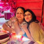 Juhi Parmar Instagram – When family is in town, you turn into a guide as well as a tourist in your city!  From restaurants to holy places to the beach.. everything covered in one day. These memories are truly special as we spend quality time together, catch up on childhood memories and conversations which can go on and on forever…. 
#familytime #family #familylove #love #familia #together