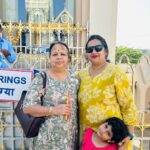 Juhi Parmar Instagram – When family is in town, you turn into a guide as well as a tourist in your city!  From restaurants to holy places to the beach.. everything covered in one day. These memories are truly special as we spend quality time together, catch up on childhood memories and conversations which can go on and on forever…. 
#familytime #family #familylove #love #familia #together