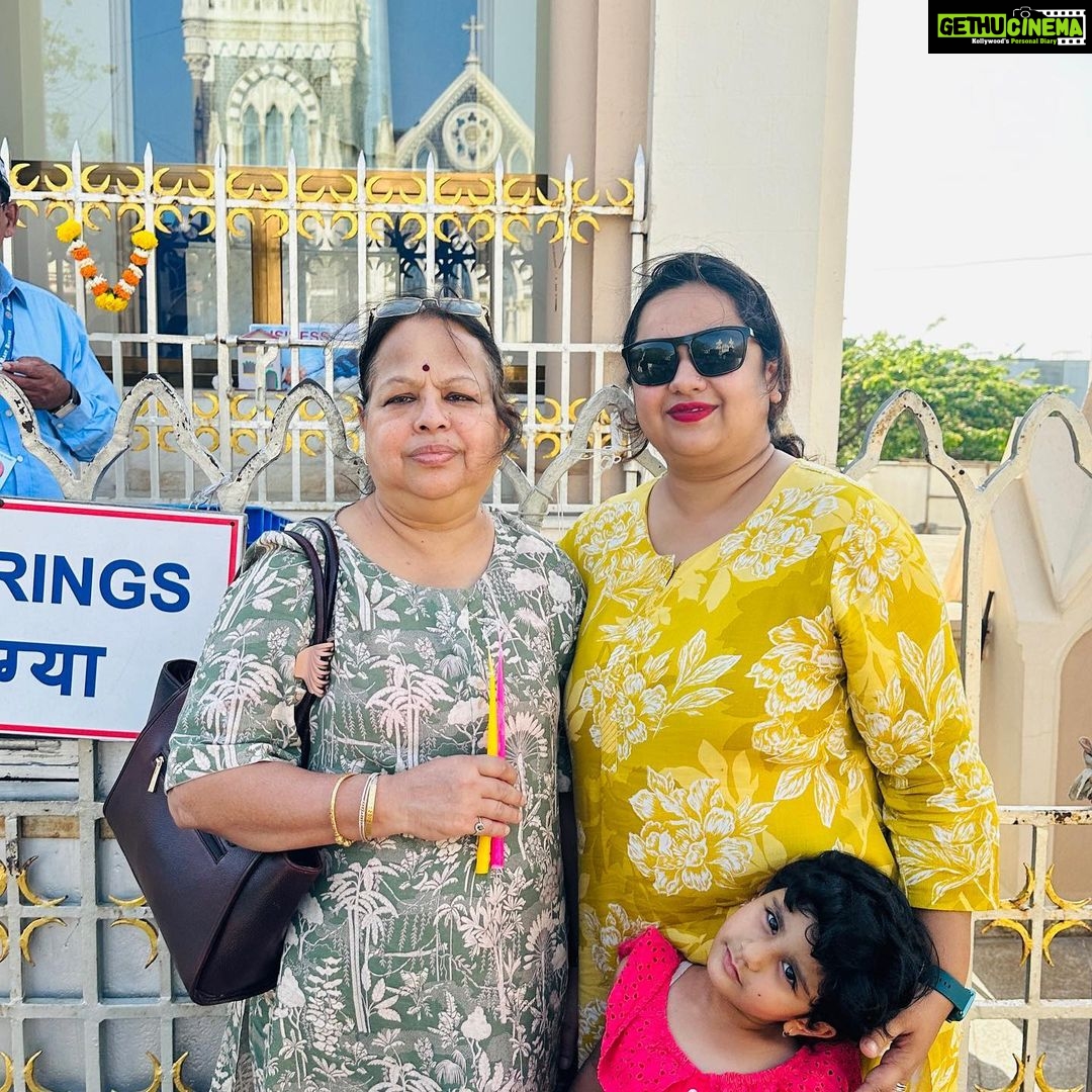 Juhi Parmar Instagram - When family is in town, you turn into a guide as well as a tourist in your city! From restaurants to holy places to the beach.. everything covered in one day. These memories are truly special as we spend quality time together, catch up on childhood memories and conversations which can go on and on forever.... #familytime #family #familylove #love #familia #together