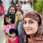 Juhi Parmar Instagram – When family is in town, you turn into a guide as well as a tourist in your city!  From restaurants to holy places to the beach.. everything covered in one day. These memories are truly special as we spend quality time together, catch up on childhood memories and conversations which can go on and on forever…. 
#familytime #family #familylove #love #familia #together