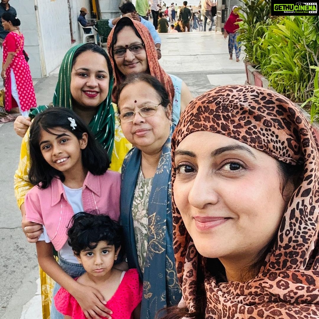 Juhi Parmar Instagram - When family is in town, you turn into a guide as well as a tourist in your city! From restaurants to holy places to the beach.. everything covered in one day. These memories are truly special as we spend quality time together, catch up on childhood memories and conversations which can go on and on forever.... #familytime #family #familylove #love #familia #together