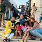 Juhi Parmar Instagram – When family is in town, you turn into a guide as well as a tourist in your city!  From restaurants to holy places to the beach.. everything covered in one day. These memories are truly special as we spend quality time together, catch up on childhood memories and conversations which can go on and on forever…. 
#familytime #family #familylove #love #familia #together