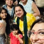 Juhi Parmar Instagram – When family is in town, you turn into a guide as well as a tourist in your city!  From restaurants to holy places to the beach.. everything covered in one day. These memories are truly special as we spend quality time together, catch up on childhood memories and conversations which can go on and on forever…. 
#familytime #family #familylove #love #familia #together